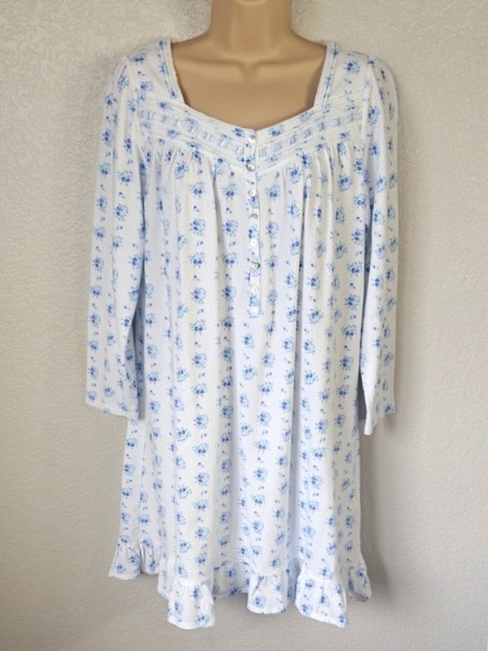 Eileen West Size M Short Flannel Cotton Nightgown Long Sleeves Blue Florals
